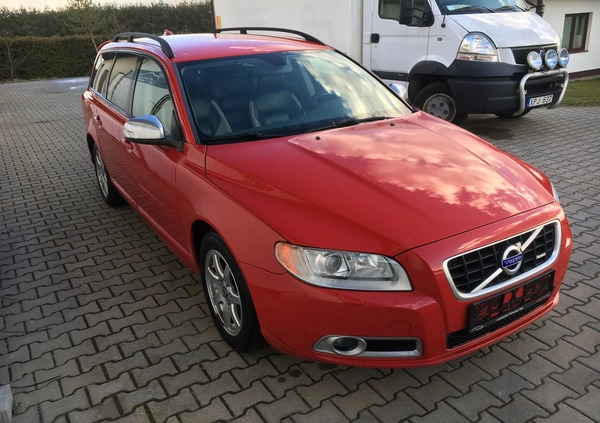 Volvo V70 cena 16000 przebieg: 208000, rok produkcji 2011 z Brańsk małe 67